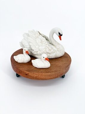 Home Interiors LIKE NEW 2004 Swan Song #92020 Porcelain Figurines Set of 3